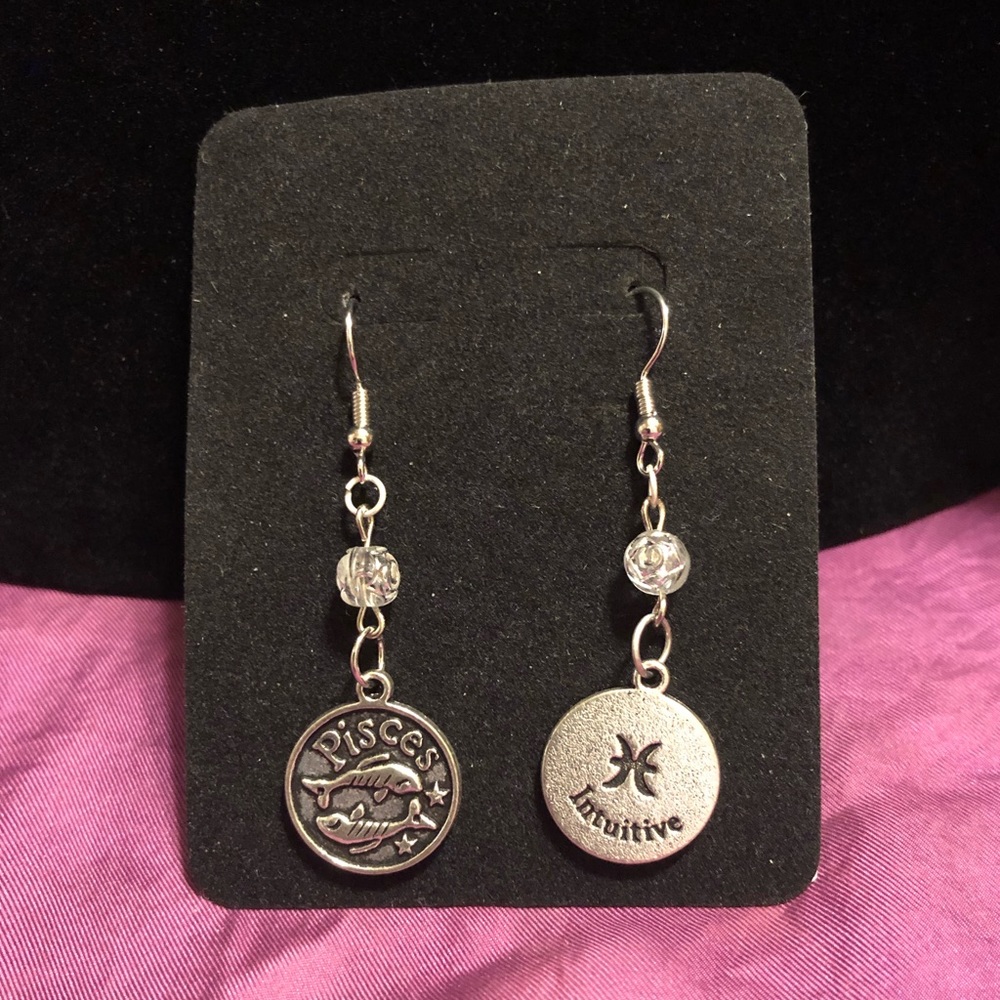 ZODIAC CHARM EARRINGS PISCES INTUITIVE